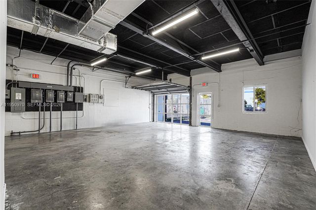 1822 NW 22nd St, Miami, FL 33142