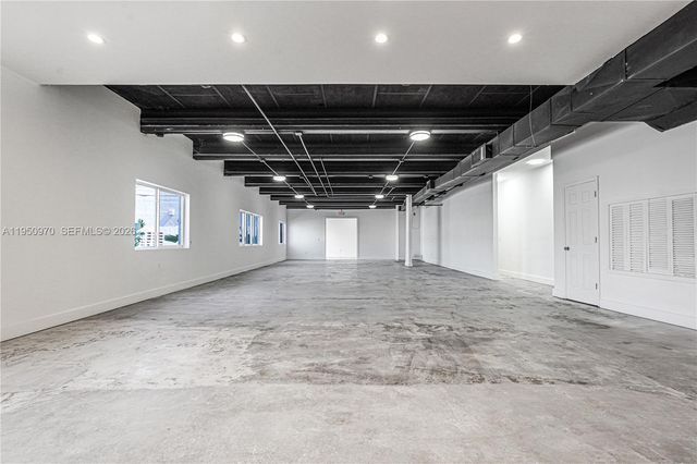 1822 NW 22nd St, Miami, FL 33142