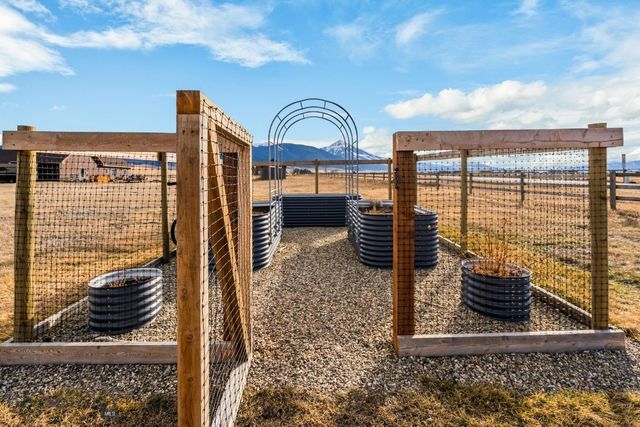 27 Obsidian Lane, Livingston, MT 59047