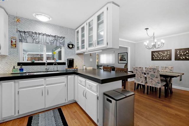 2472 Bradford Ave, Hayward, CA 94545