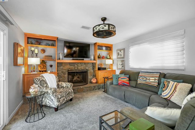 2472 Bradford Ave, Hayward, CA 94545