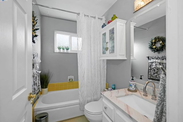 2472 Bradford Ave, Hayward, CA 94545