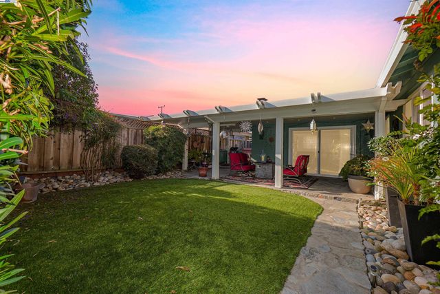 2472 Bradford Ave, Hayward, CA 94545