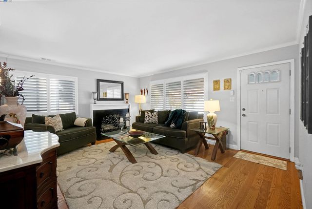 2472 Bradford Ave, Hayward, CA 94545