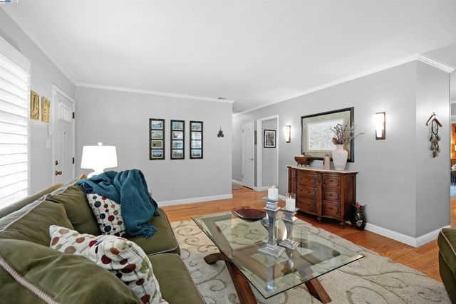 2472 Bradford Ave, Hayward, CA 94545