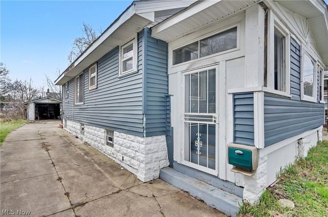 872 Cole Avenue, Akron, OH 44306