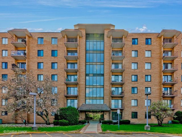 1717 W Crystal Lane 702, Mount Prospect, IL 60056