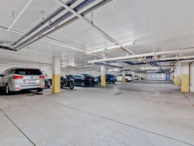 1717 W Crystal Lane 702, Mount Prospect, IL 60056