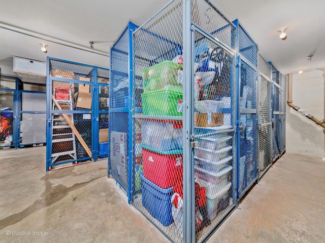 1717 W Crystal Lane 702, Mount Prospect, IL 60056