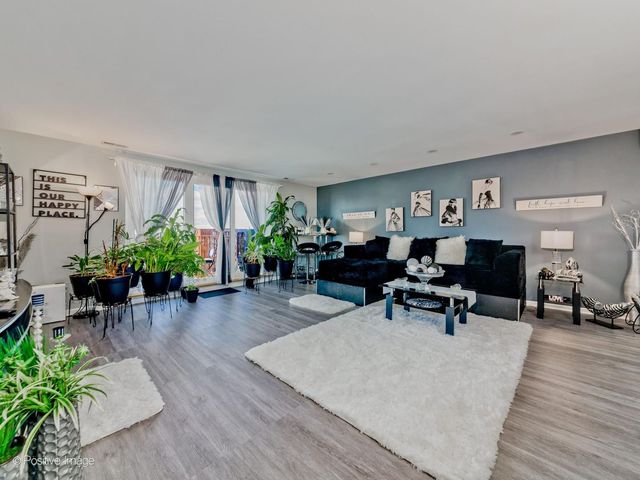 1717 W Crystal Lane 702, Mount Prospect, IL 60056