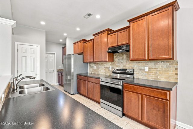 17409 Westbury Dr, Louisville, KY 40245