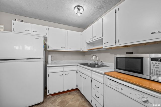 4717 N HARRISON Street, Davenport, IA 52806