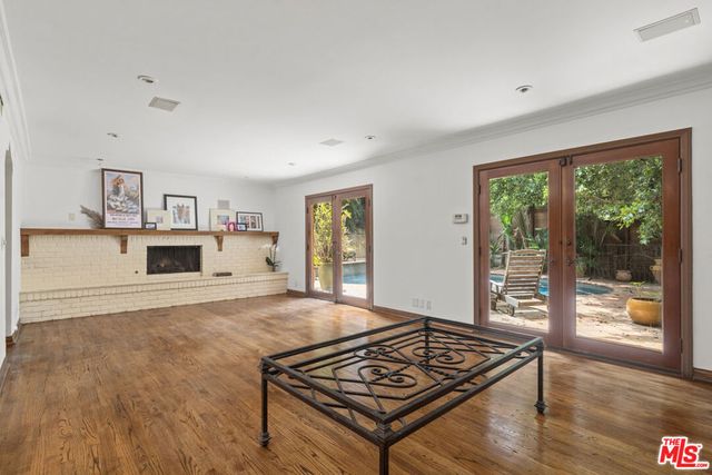 2695 La Cuesta Drive, Los Angeles, CA 90046