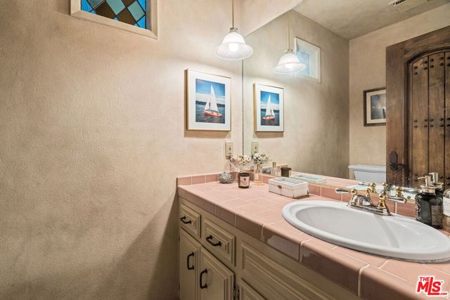 2695 La Cuesta Drive, Los Angeles, CA 90046