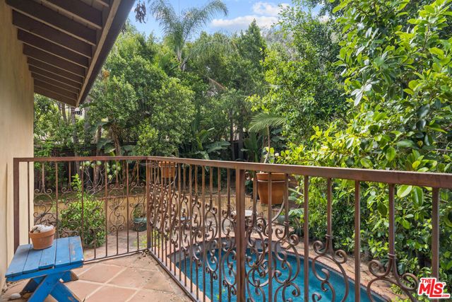 2695 La Cuesta Drive, Los Angeles, CA 90046