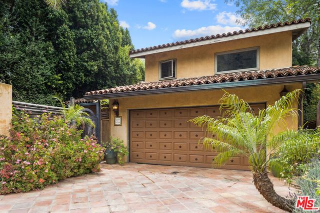 2695 La Cuesta Drive, Los Angeles, CA 90046