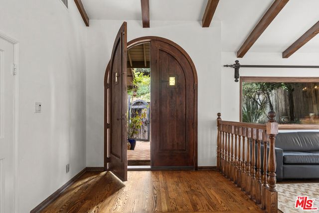 2695 La Cuesta Drive, Los Angeles, CA 90046