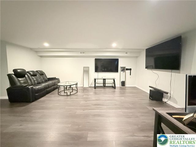 2121 Huntington Lane, Easton, PA 18040