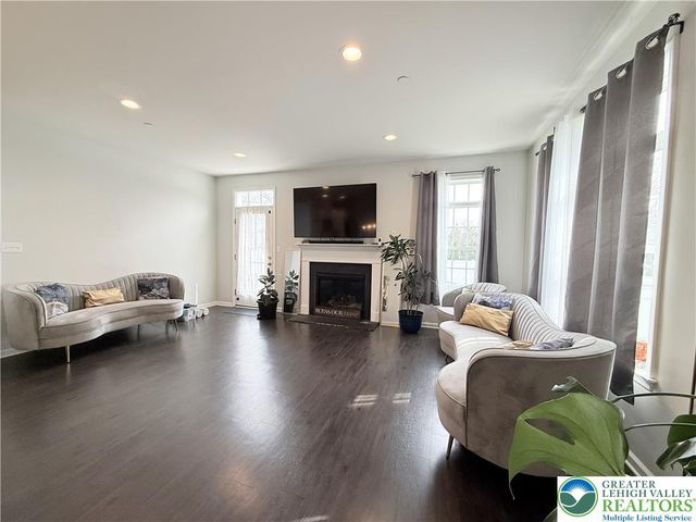 2121 Huntington Lane, Easton, PA 18040