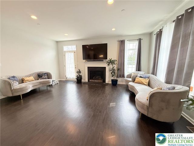 2121 Huntington Lane, Easton, PA 18040