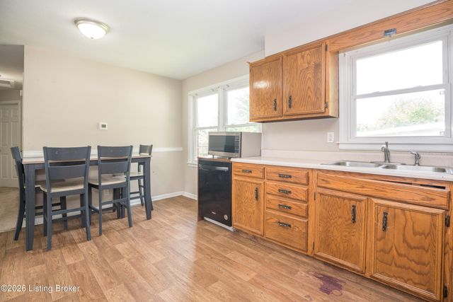 11412 Flowervale Ln, Louisville, KY 40272