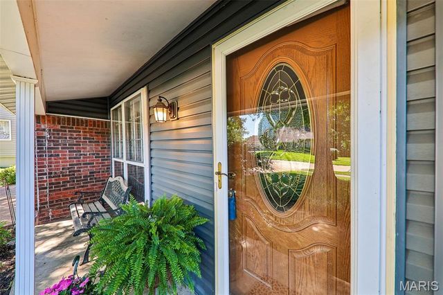 995 Century Oaks Drive, Manchester, MO 63021