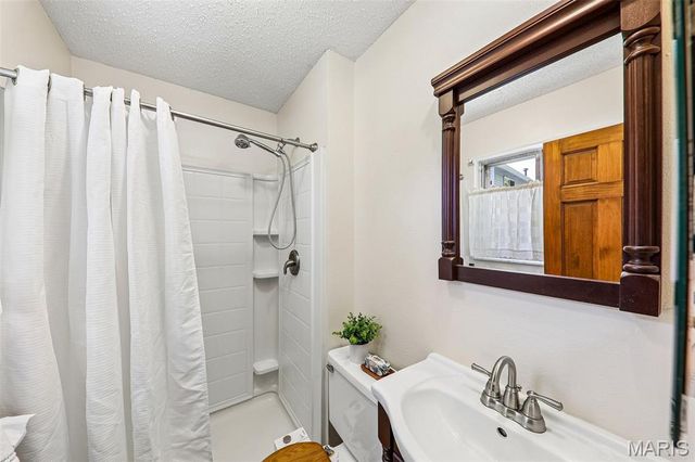 995 Century Oaks Drive, Manchester, MO 63021