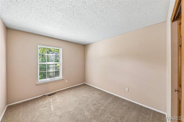 995 Century Oaks Drive, Manchester, MO 63021