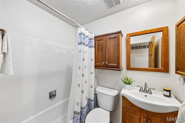 995 Century Oaks Drive, Manchester, MO 63021