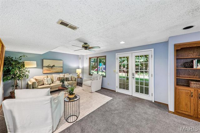 995 Century Oaks Drive, Manchester, MO 63021