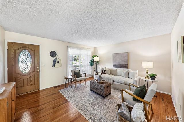 995 Century Oaks Drive, Manchester, MO 63021