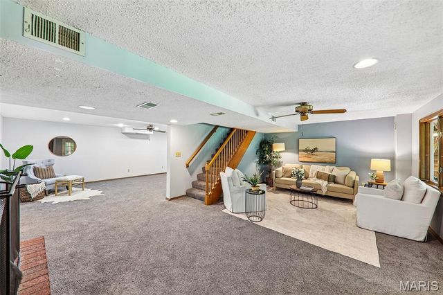 995 Century Oaks Drive, Manchester, MO 63021