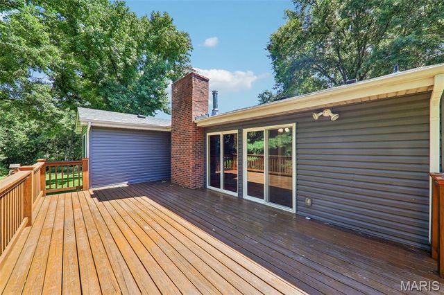 995 Century Oaks Drive, Manchester, MO 63021