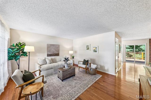 995 Century Oaks Drive, Manchester, MO 63021
