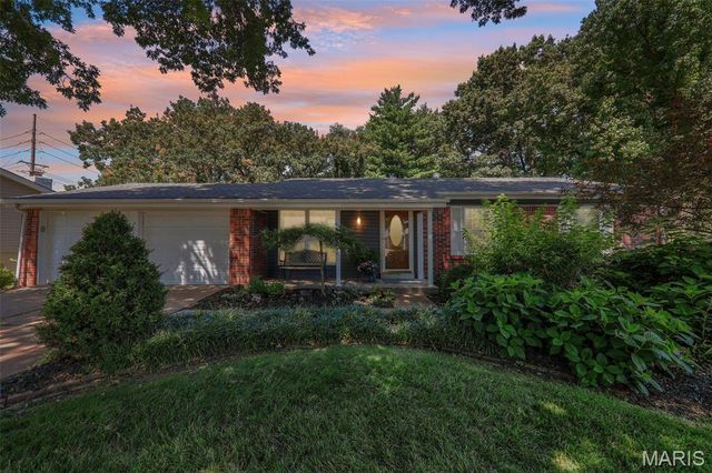 995 Century Oaks Drive, Manchester, MO 63021