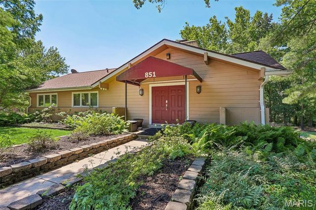995 Century Oaks Drive, Manchester, MO 63021