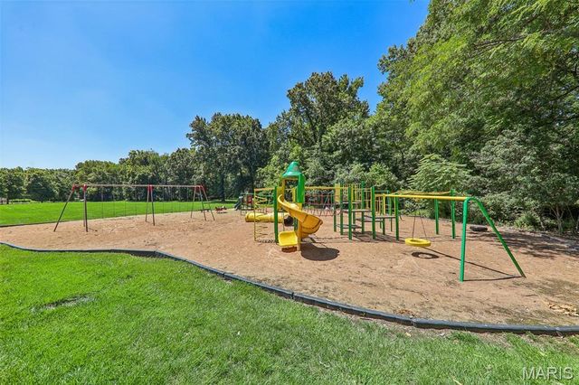 995 Century Oaks Drive, Manchester, MO 63021