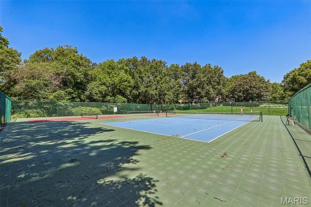 995 Century Oaks Drive, Manchester, MO 63021