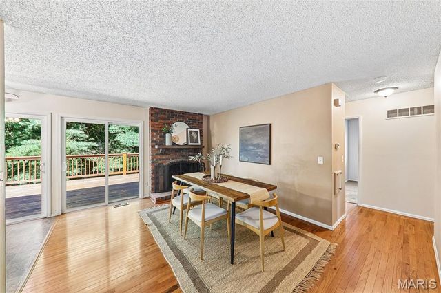 995 Century Oaks Drive, Manchester, MO 63021