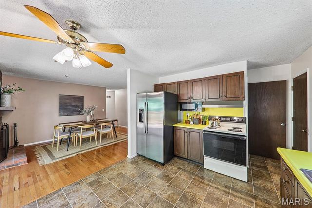 995 Century Oaks Drive, Manchester, MO 63021