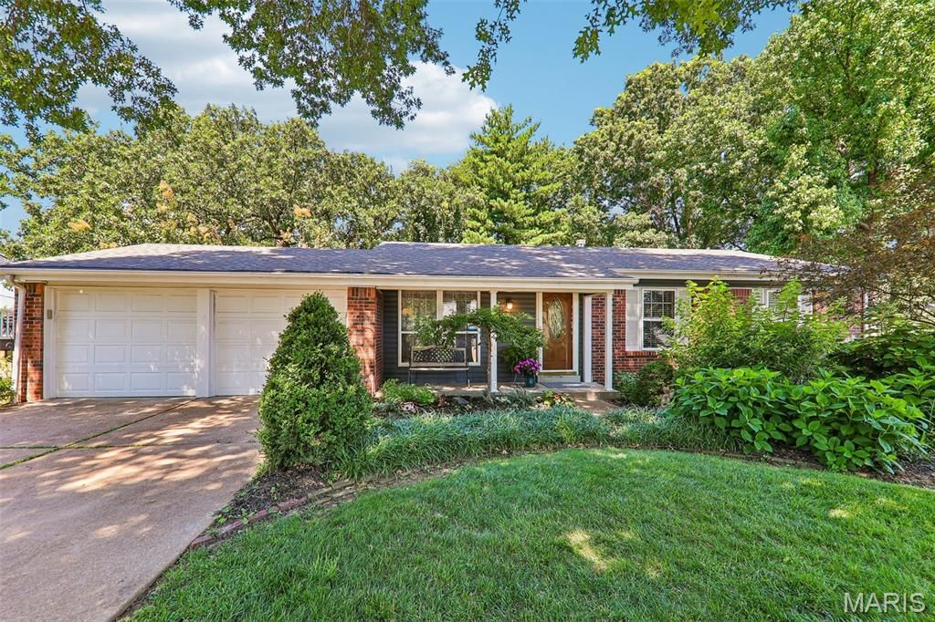995 Century Oaks Drive, Manchester, MO 63021