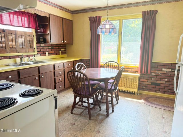 8 Prout Avenue, Brunswick, NY 12180