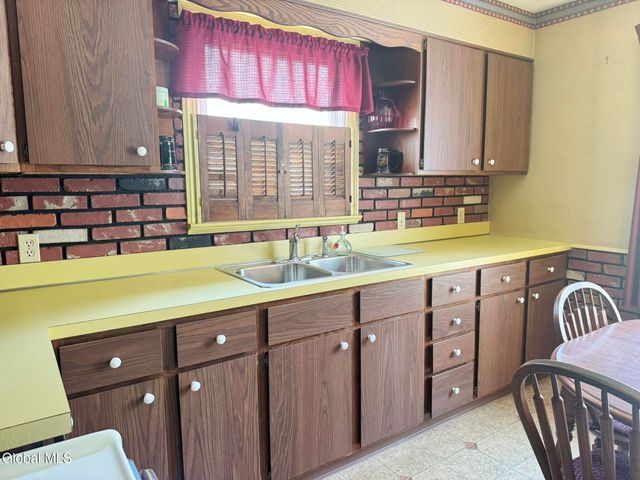 8 Prout Avenue, Brunswick, NY 12180