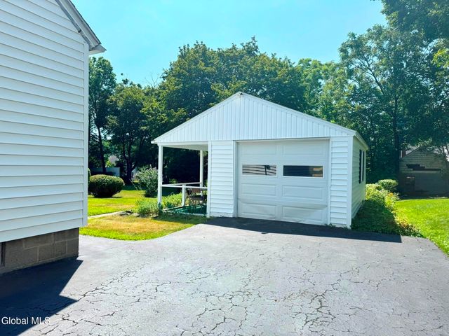 8 Prout Avenue, Brunswick, NY 12180