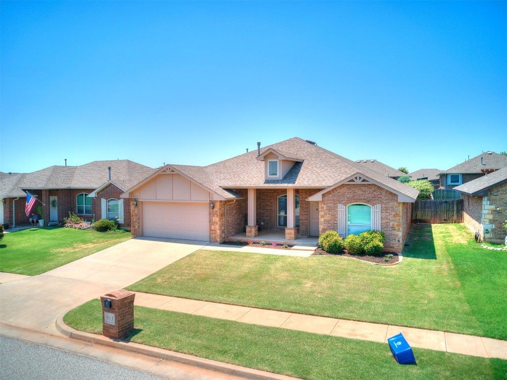 913 Laurel Creek Drive, Yukon, OK 73099