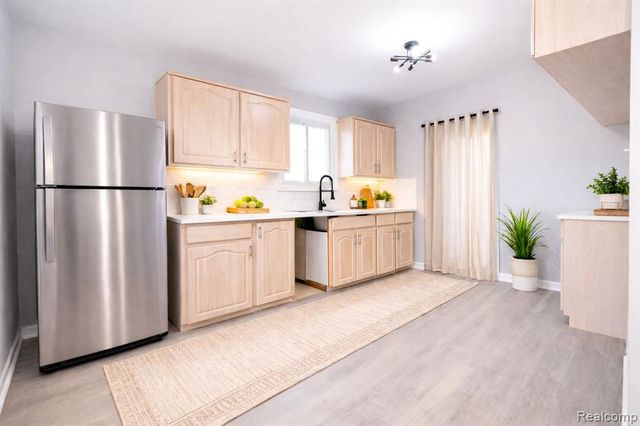 152 W Mansfield Avenue, Pontiac, MI 48340