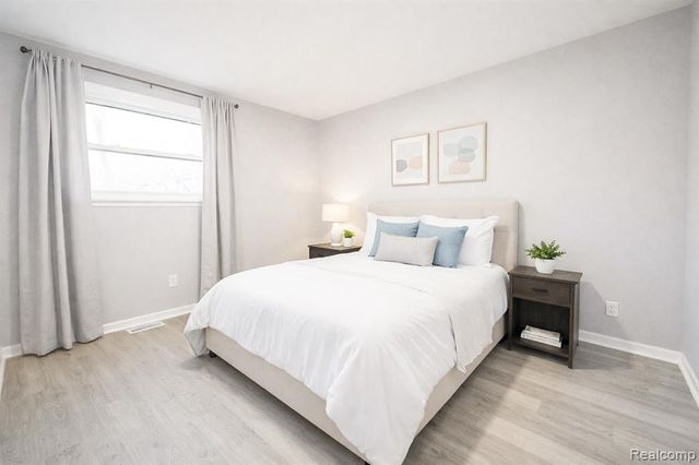 152 W Mansfield Avenue, Pontiac, MI 48340