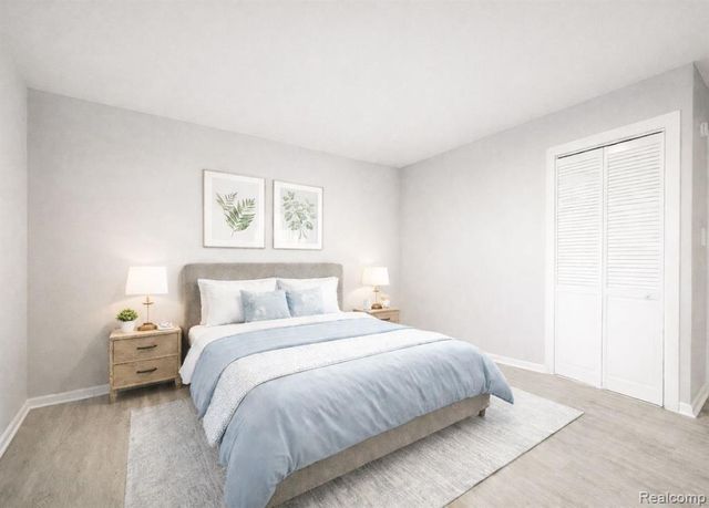 152 W Mansfield Avenue, Pontiac, MI 48340