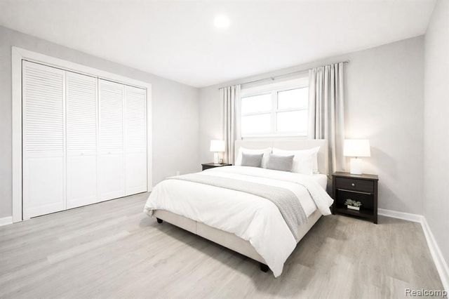 152 W Mansfield Avenue, Pontiac, MI 48340