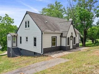 418 N Mitchell Avenue, Bakersville, NC 28705
